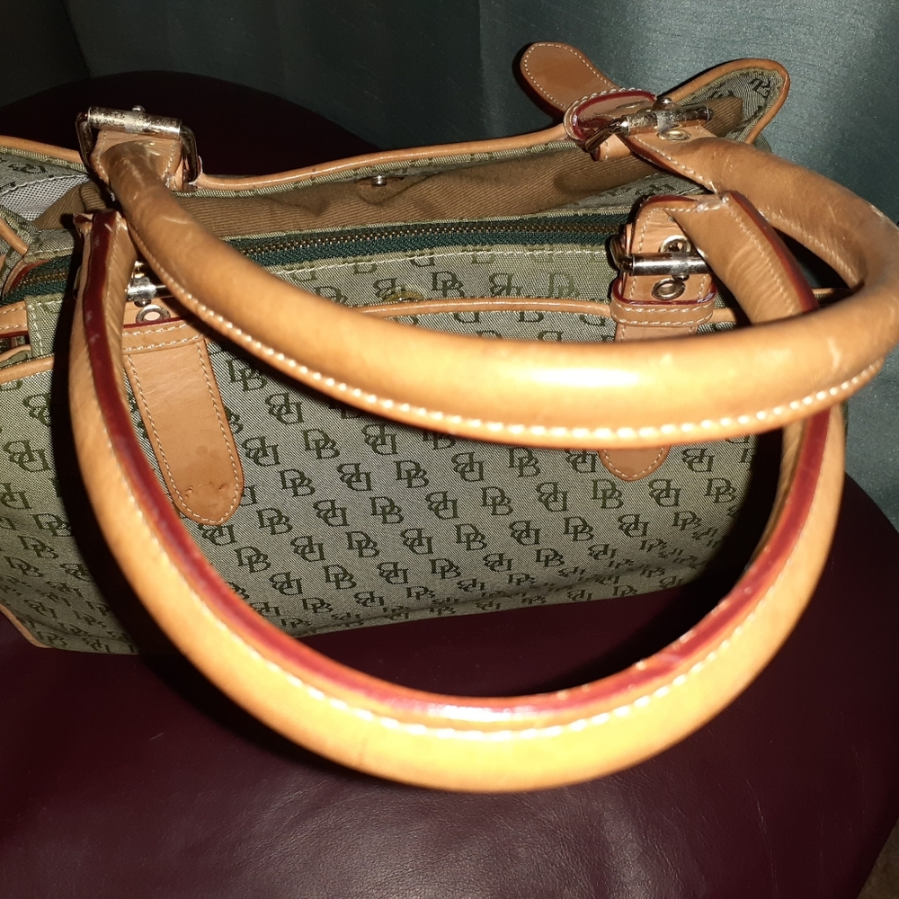 Signature Dooney & Bourke purse